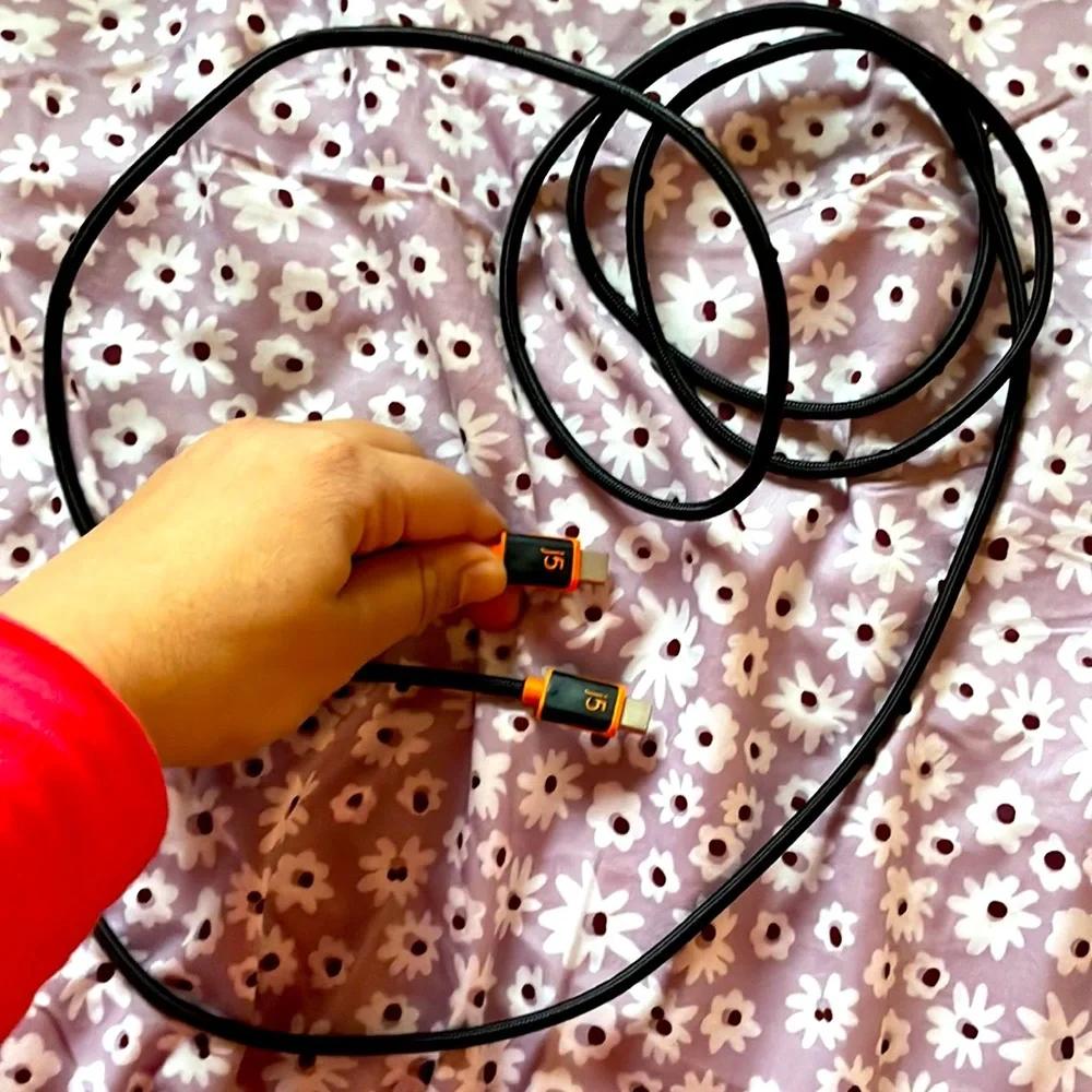 It’s a cable, used for charging, to connect portable charge to laptop